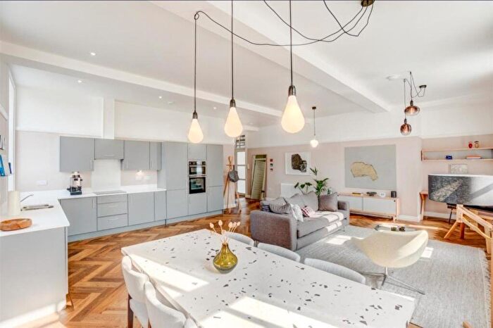 2 Bedroom Flat To Rent In Green Street, Nottingham, Nottinghamshire, NG2