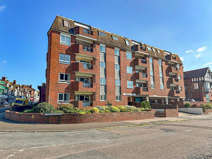 2 Bedroom Flat For Sale In Cantelupe Road, Bexhill-On-Sea, TN40