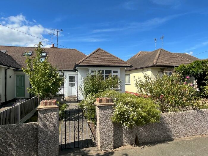 2 Bedroom Semi-Detached House To Rent In Oaken Grange Drive, Southend-on-Sea, SS2