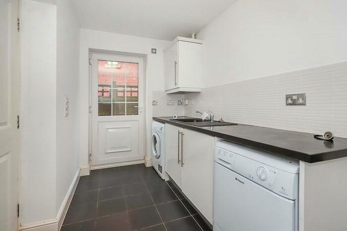 5 Bedroom Detached House For Sale In The Water Gardens, Wolverhampton, West Midlands, WV4