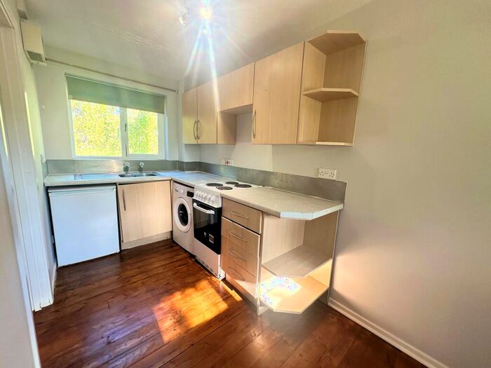 2 Bedroom Apartment To Rent In Castle Gardens, Castle Marina, NG7