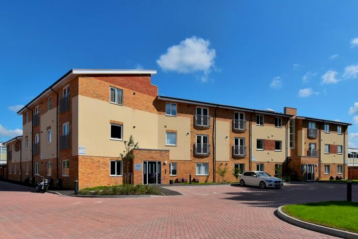 2 Bedroom Flat To Rent In Thornton Close, Leatherhead KT22