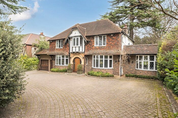 4 Bedroom Detached House For Sale In The Green, Epsom, KT17