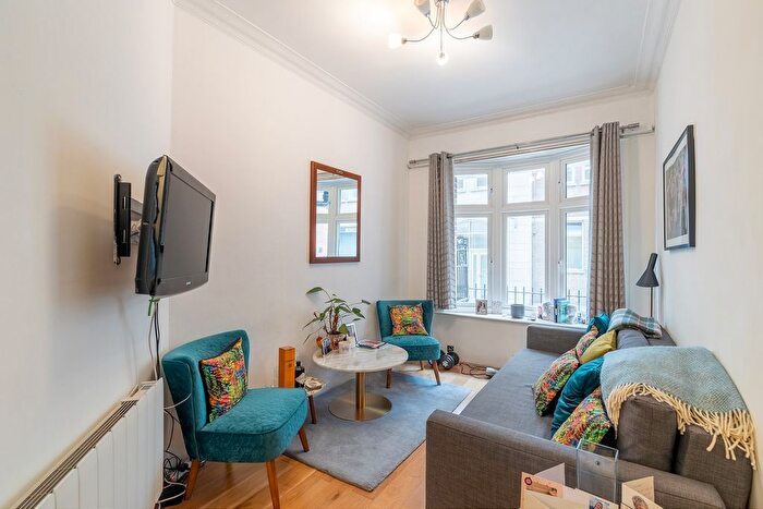 1 Bedroom Flat To Rent In Carlton Mansions, - York Buildings, Leicester Square, London, WC2N