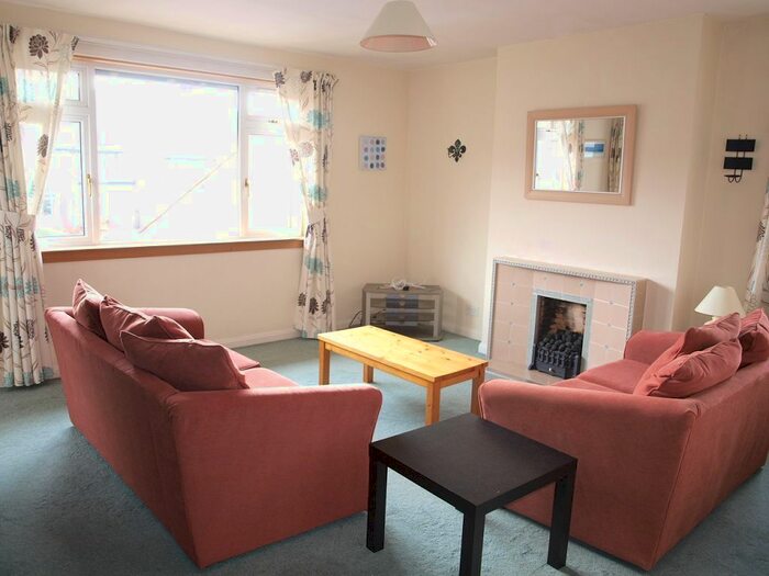 2 Bedroom Flat To Rent In Orchard Brae Gardens, Edinburgh, EH4