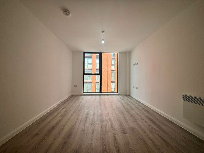 2 Bedroom Apartment To Rent In Park View, Darwin Street, B12