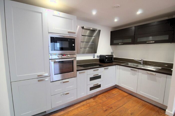 2 Bedroom Flat To Rent In West Street, BN1