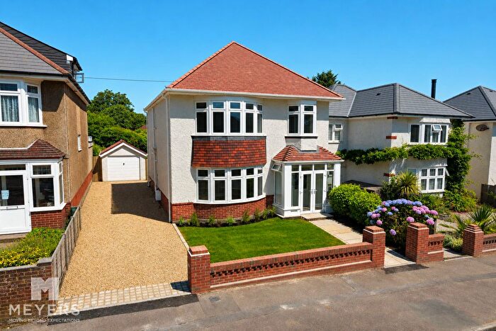 4 Bedroom Detached House For Sale In Southlea Avenue, Bournemouth, BH6