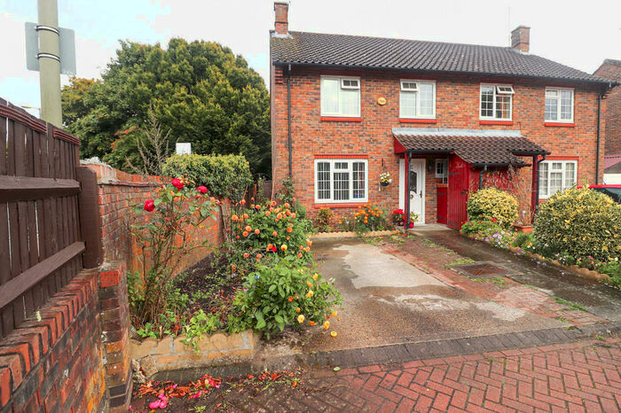 3 Bedroom Semi-Detached House To Rent In Grace Bennett Close, Farnborough, GU14