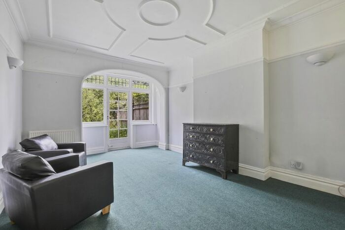 1 Bedroom Flat To Rent In A, Corringham Road, Golders Green, NW11