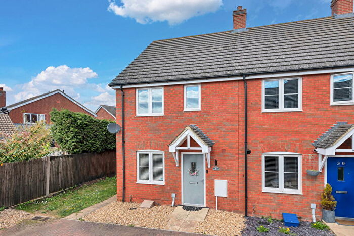 3 Bedroom End Of Terrace House For Sale In Hare Lane, Bedford, MK43