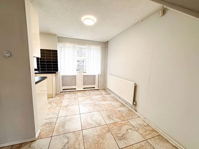 3 Bedroom End Of Terrace House For Sale In Boulevard Way, Grimsby, DN31