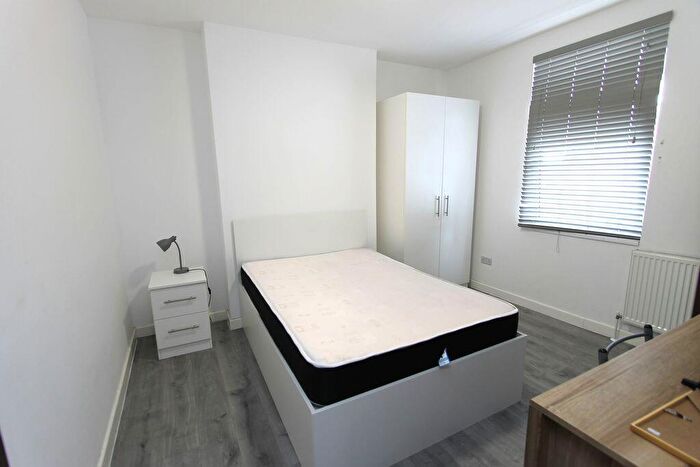 1 Bedroom House Of Multiple Occupation To Rent In Bill Included Ensuite Room Midland Road, Wellingborough, NN8