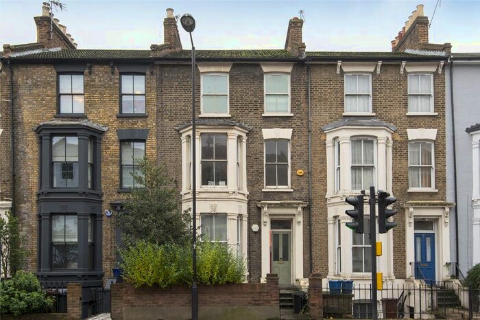 2 Bedroom Flat To Rent In Graham Road, London, E8