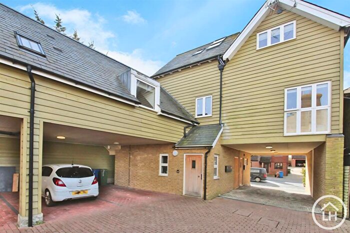 2 Bedroom Flat For Sale In London Road, Teynham, Sittingbourne, ME9