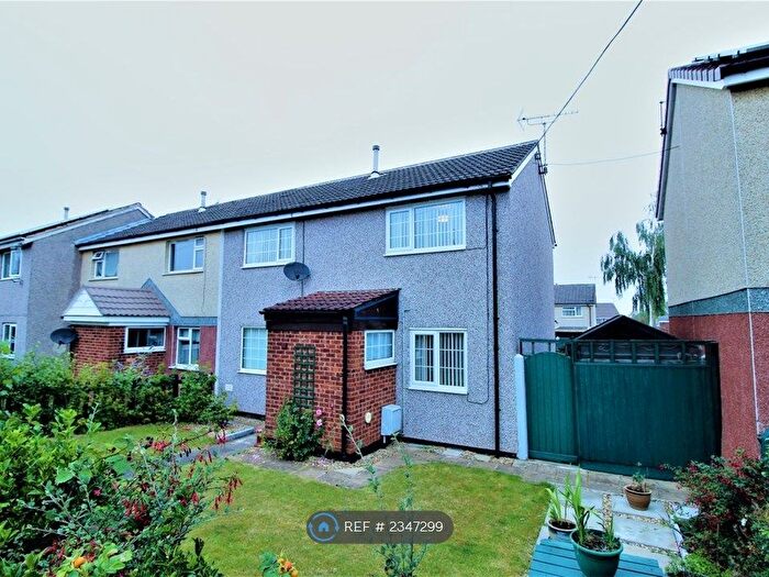 3 Bedroom End Of Terrace House To Rent In Chichester Walk, Carlton In Lindrick, S81