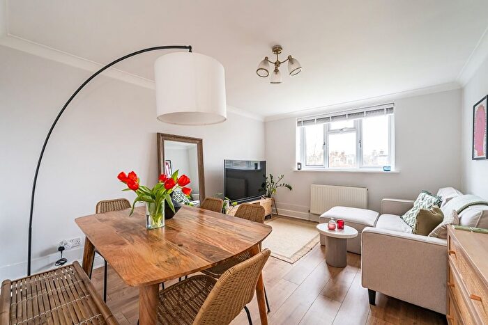 1 Bedroom Flat To Rent In Culverden Road, London, SW12
