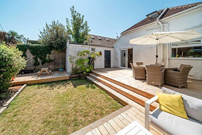 4 Bedroom Chalet For Sale In Newton Road, Swanage, BH19 - Photo 12