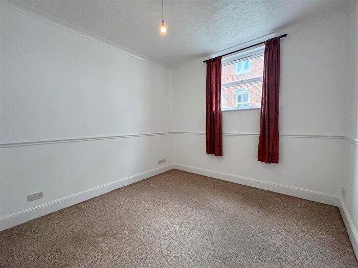 1 Bedroom Flat To Rent In Castle Street, Ryde, PO33