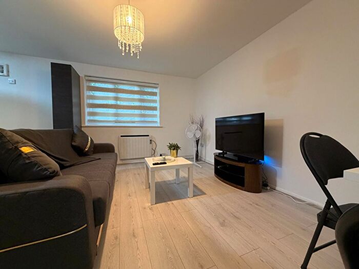 2 Bedroom Flat To Rent In Wigston Close, London, N18