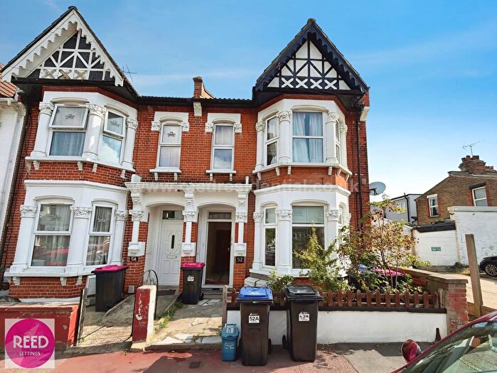2 Bedroom Flat For Sale In Ramuz Drive, Westcliff On Sea, SS0