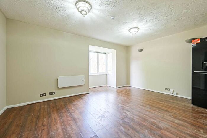 Studio To Rent In Godolphin Close, Palmers Green, London, N13
