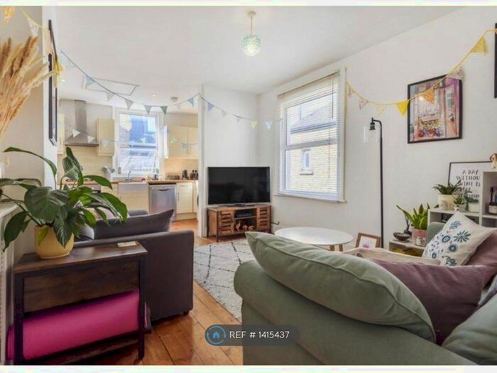 3 Bedroom Flat To Rent In Byton Road, Tooting, SW17