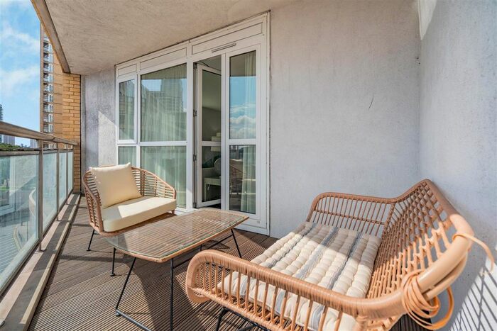 2 Bedroom Flat To Rent In Westferry Circus, Docklands, E14