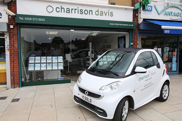 3 Bedroom Semi Detached House For Sale In Ramulis Drive, Hayes, UB4