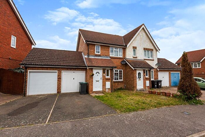 3 Bedroom Semi-Detached House To Rent In Richmond Drive, Gravesend, Kent, DA12