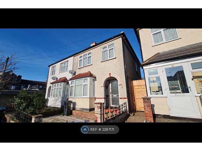 4 Bedroom Semi-Detached House To Rent In Albany Road, Enfield, EN3