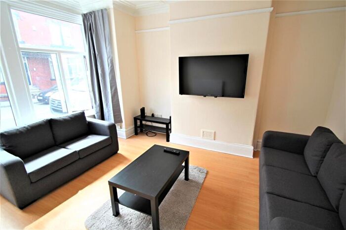 5 Bedroom Terraced House To Rent In Winston Gardens, Headingley, Leeds, LS6