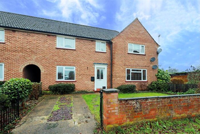 2 Bedroom Maisonette For Sale In Anslow Gardens, Iver, SL0