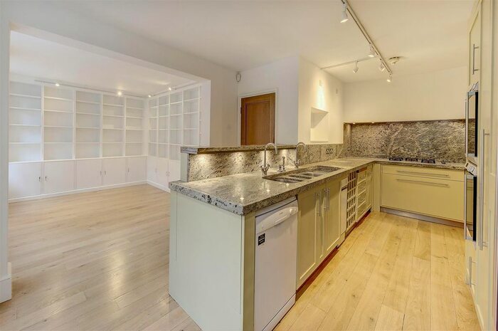 5 Bedroom Maisonette To Rent In Cheyne Walk, Chelsea, London, SW3