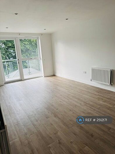 2 Bedroom Flat To Rent In Wallingford Way, Maidenhead, SL6