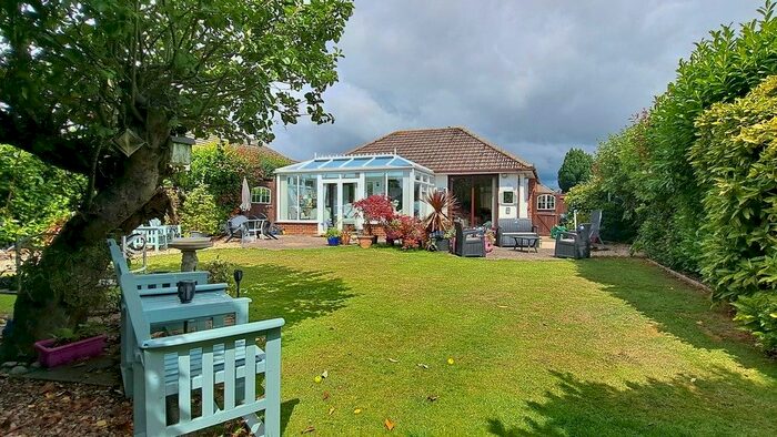 2 Bedroom Bungalow For Sale In Osborne Road, New Milton, BH25
