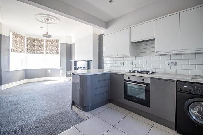 2 Bedroom Flat For Sale In Eastern Esplanade, Southend-on-Sea, SS1