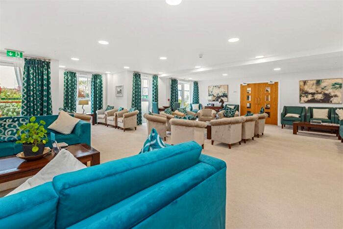 2 Bedroom Apartment For Sale In Williams Place, Greenwood Park, Didcot, OX11