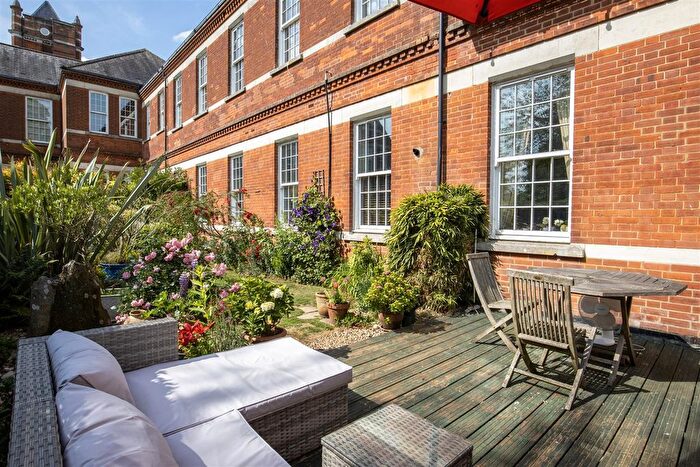 2 Bedroom Flat For Sale In Lords Wood House, Cayton Road, Coulsdon, CR5