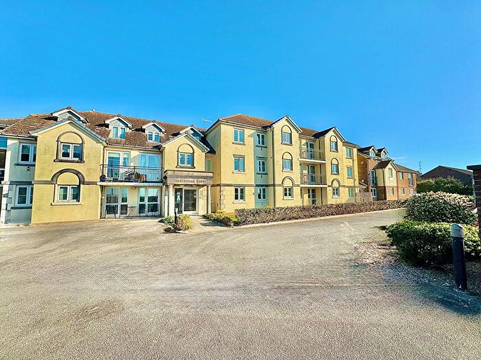 1 Bedroom Bungalow For Sale In Beachville Court, Brighton Road, Lancing, West Sussex, BN15