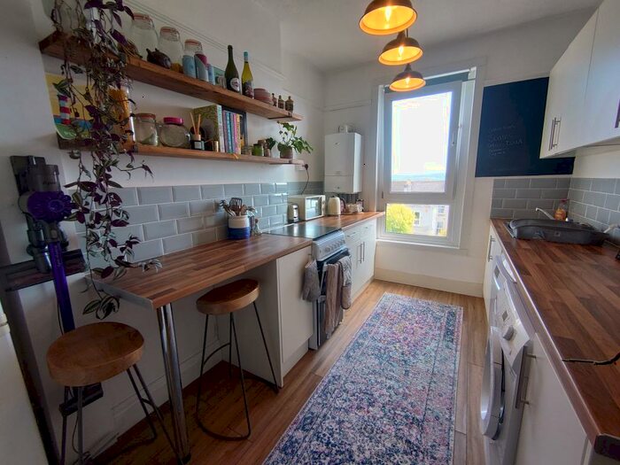 2 Bedroom Flat To Rent In Mount Gould Road, Plymouth *Available With Zero Deposit Guarantee*, PL4