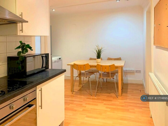 4 Bedroom Flat To Rent In North Gower Street, London, NW1