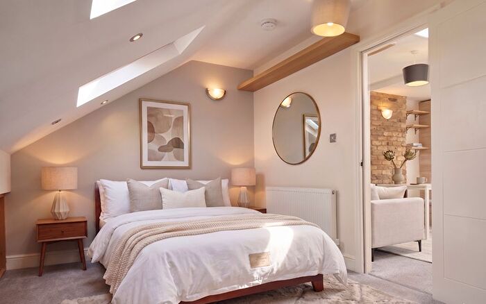 1 Bedroom Flat To Rent In Lower Richmond Road, West Putney, SW15