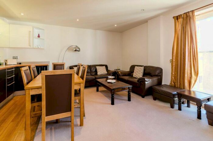 2 Bedroom Flat To Rent In Walnut Tree Close, Guildford, GU1