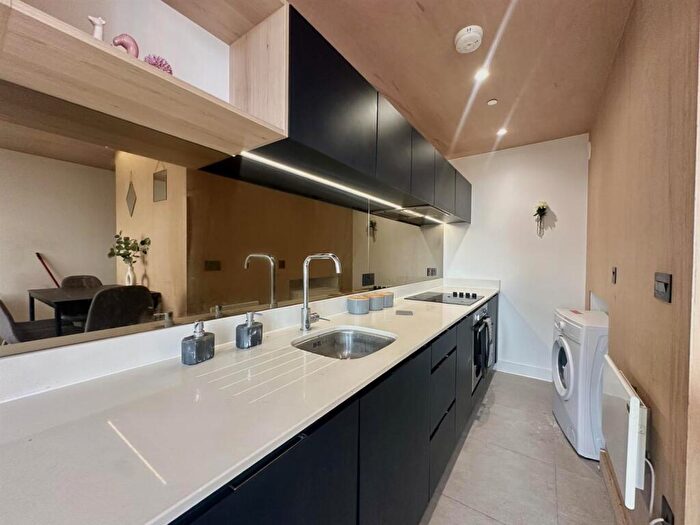 2 Bedroom Apartment For Sale In Spinners Way, Manchester, M15