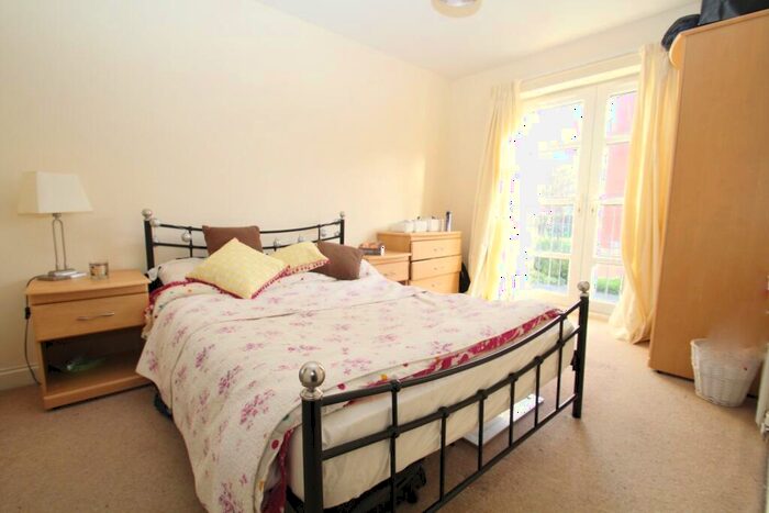 2 Bedroom Flat To Rent In Vicarage Mews, Kirkstall, Leeds, LS5