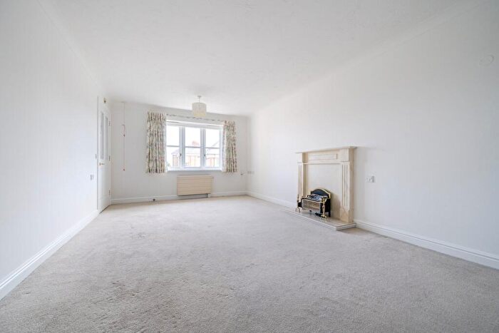 1 Bedroom Retirement Property For Sale In Newsholme Drive, London, N21