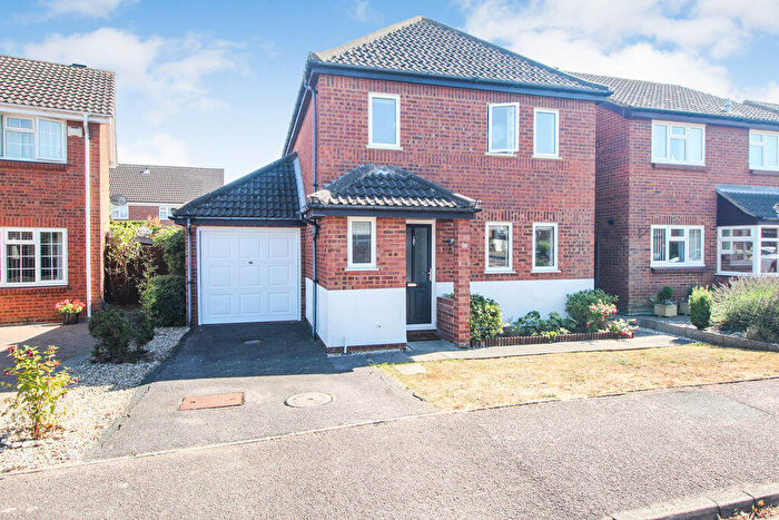 4 Bedroom Detached House For Sale In Buckfast Avenue, Bedford, MK41