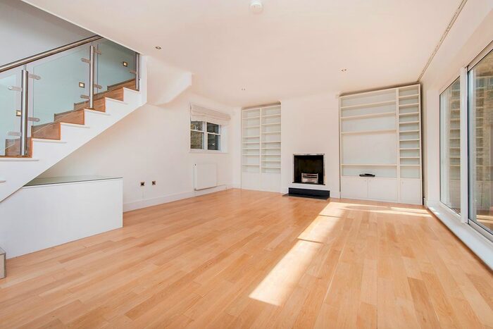 3 Bedroom Flat To Rent In Hanscomb Mews, London, SW4