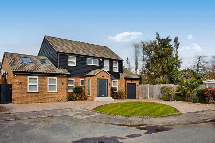 4 Bedroom Detached House For Sale In Grove Farm Park, Northwood, HA6